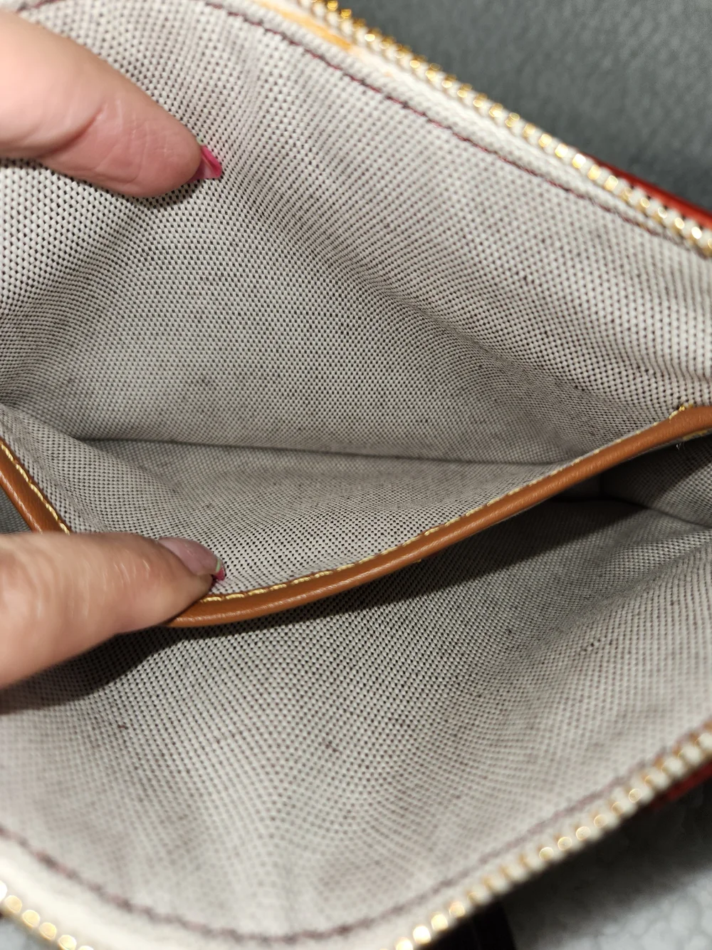 Coach 1941 White And Burgandy Leather Wristlet Or Crossbody - Picture 11 of 14